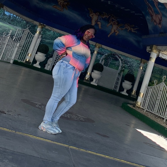 Meet your Posher, Tiara - Picture 1 of 2